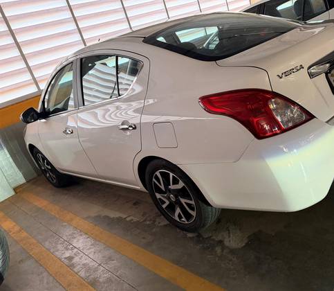 NISSAN VERSA 1.6 16V FLEXSTART SL 4P XTRONIC NISSAN VERSA 1.6 16V FLEXSTART SL 4P XTRONIC
